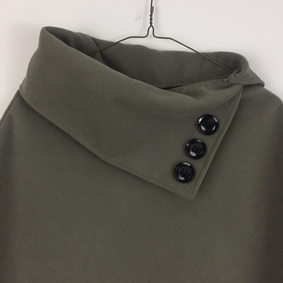 D.X.R. MODA Poncho - Picture 2 of 8